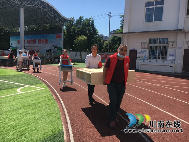 地震无情人有爱，泸县海潮镇志愿者驰援灾区不停歇(图5)