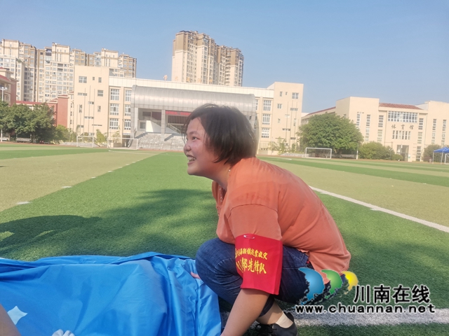 抗震救灾|泸县海潮镇：一线“娘子军”，安置点内的最美风景！(图2)