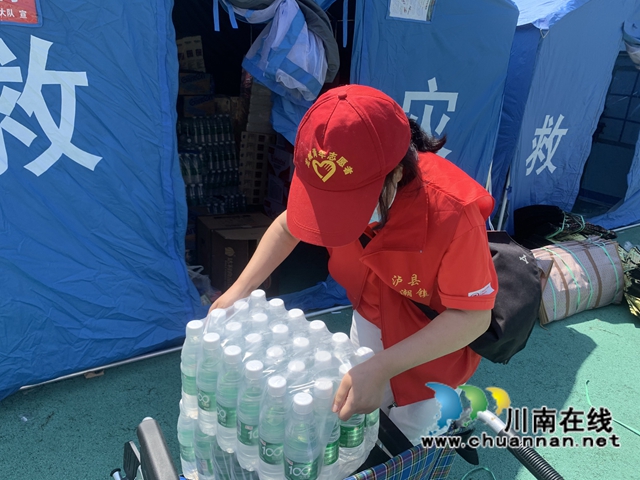 抗震救灾|泸县海潮镇：一线“娘子军”，安置点内的最美风景！(图6)