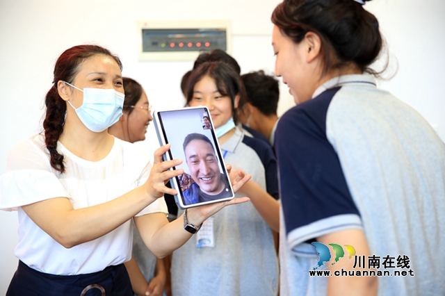 泸州纳溪:佳节关怀进校,泸稻两地月共圆(图1) 泸州纳溪:佳节关怀进校,泸稻两地月共圆(图1)