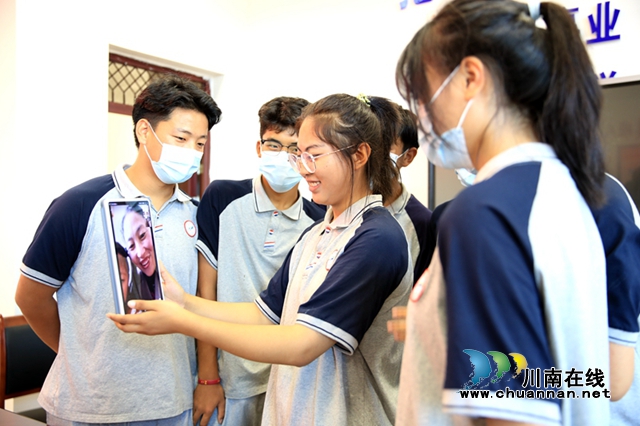 泸州纳溪:佳节关怀进校,泸稻两地月共圆(图2) 泸州纳溪:佳节关怀进校,泸稻两地月共圆(图2)