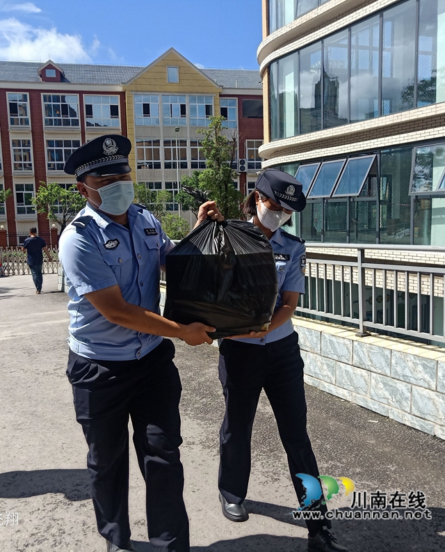 泸州:警盾50余名志愿者中秋驰援泸县地震灾区(图15) 泸州:警盾50余名志愿者中秋驰援泸县地震灾区(图15)