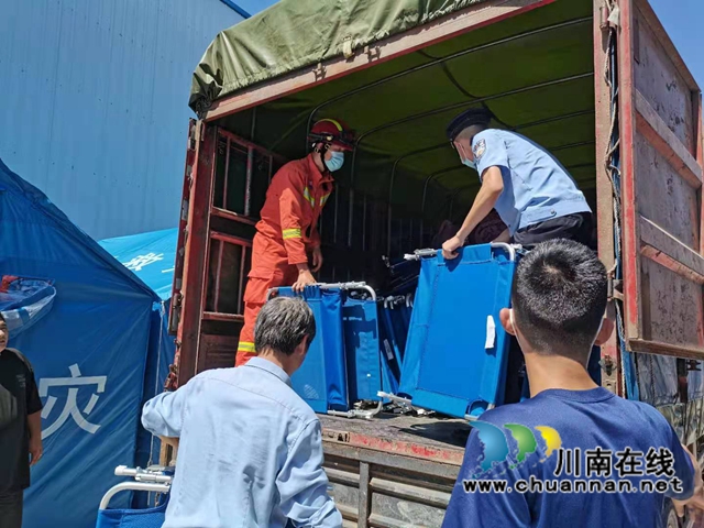 搬迁不眠夜 川警院警盾志愿者继续值守泸县(图3)