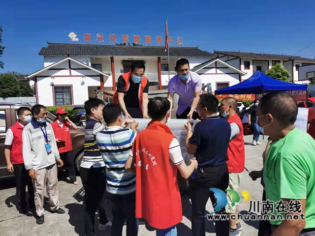 抗震救灾｜用“坚守”代替“团圆”，泸县人社干部的别样中秋(图2)