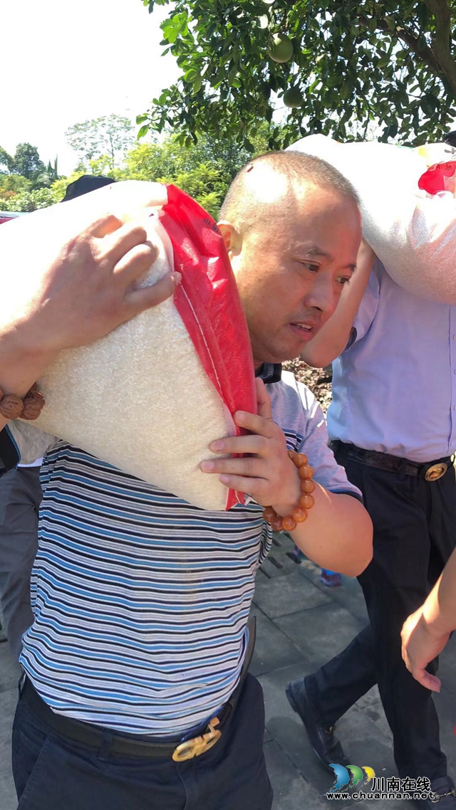 抗震救灾∣泸州市小微企业商会为泸县灾区开展爱心捐赠(图2)