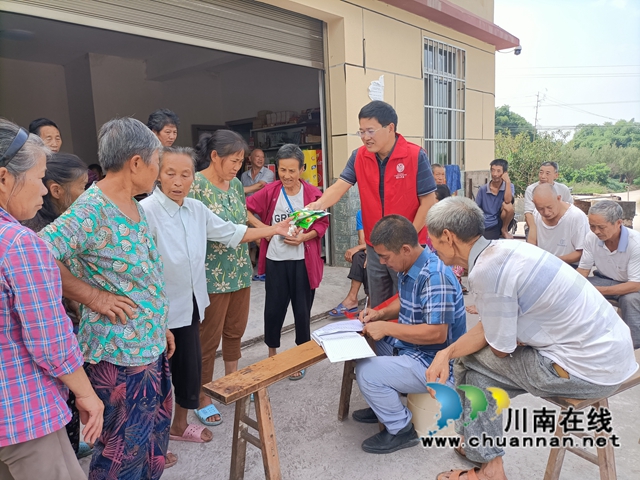 泸县免费发放10吨油菜种子帮助受灾群众恢复生产(图1)