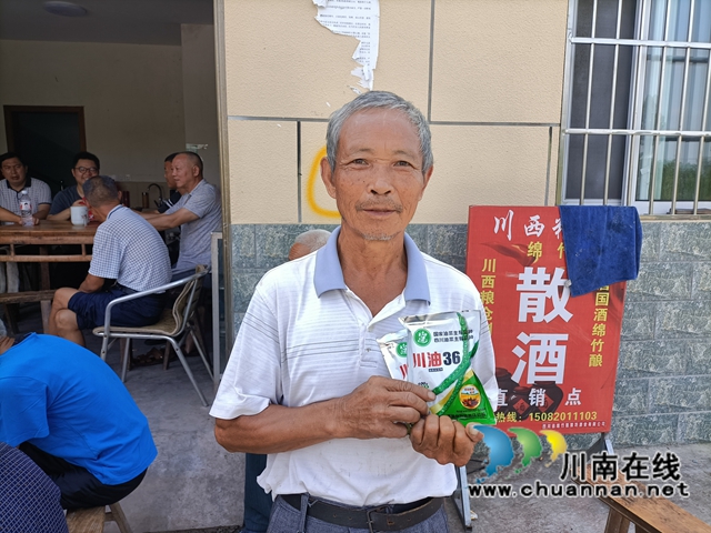 泸县免费发放10吨油菜种子帮助受灾群众恢复生产(图3)