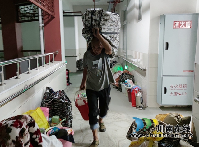 互帮互助显真情!泸县青龙敬老院34位老人震后住上安全新居(图5) 互帮互助显真情!泸县青龙敬老院34位老人震后住上安全新居(图5)