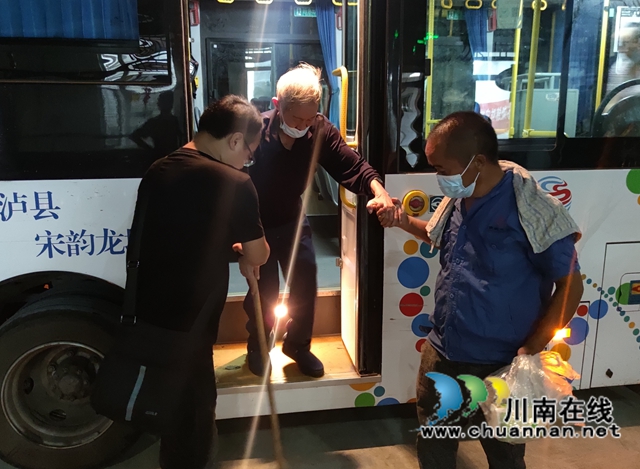 互帮互助显真情!泸县青龙敬老院34位老人震后住上安全新居(图8) 互帮互助显真情!泸县青龙敬老院34位老人震后住上安全新居(图8)