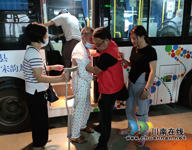 互帮互助显真情!泸县青龙敬老院34位老人震后住上安全新居(图9) 互帮互助显真情!泸县青龙敬老院34位老人震后住上安全新居(图9)