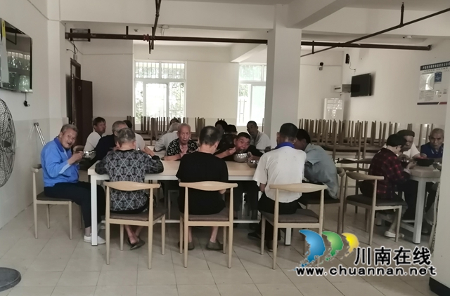 互帮互助显真情!泸县青龙敬老院34位老人震后住上安全新居(图11) 互帮互助显真情!泸县青龙敬老院34位老人震后住上安全新居(图11)