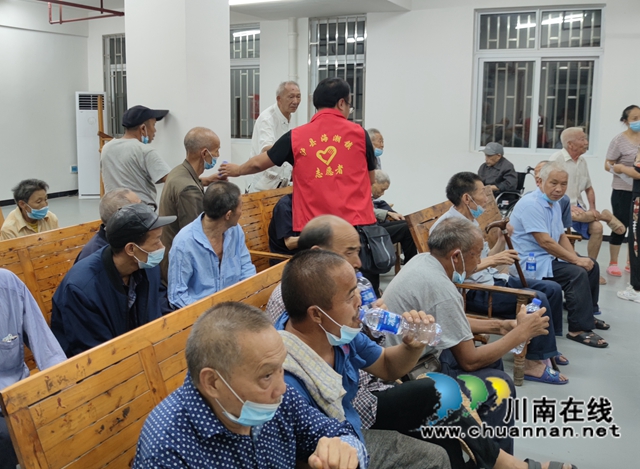 互帮互助显真情!泸县青龙敬老院34位老人震后住上安全新居(图13) 互帮互助显真情!泸县青龙敬老院34位老人震后住上安全新居(图13)