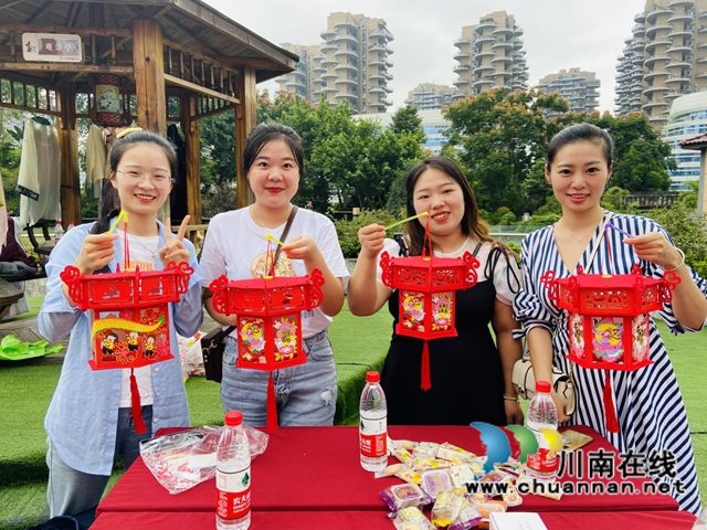 江阳区华阳街道佳乐商圈开展传承国风经典中秋主题活动(图1)