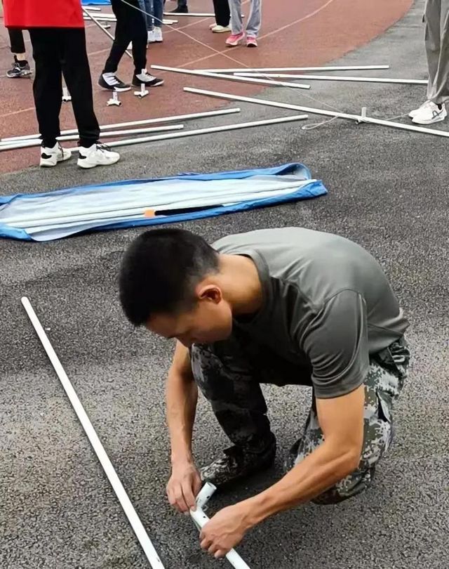 点赞!返乡探亲途中遇见泸县地震,古蔺籍兵哥哥这样做……(图2) 点赞!返乡探亲途中遇见泸县地震,古蔺籍兵哥哥这样做……(图2)