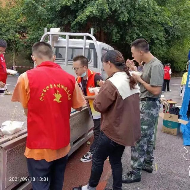 点赞!返乡探亲途中遇见泸县地震,古蔺籍兵哥哥这样做……(图3) 点赞!返乡探亲途中遇见泸县地震,古蔺籍兵哥哥这样做……(图3)