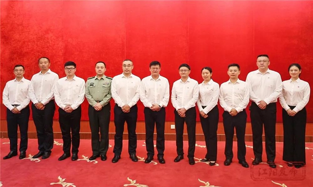 江阳新一届区委领导班子选举产生，杨长缨当选书记(图4)