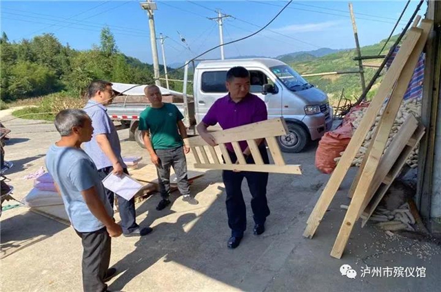 泸州市殡仪馆开展精准结对帮扶活动(图2) 泸州市殡仪馆开展精准结对帮扶活动(图2)