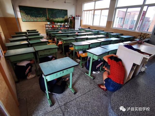 泸县实验学校开展预防地震应急疏散演练活动(图5)