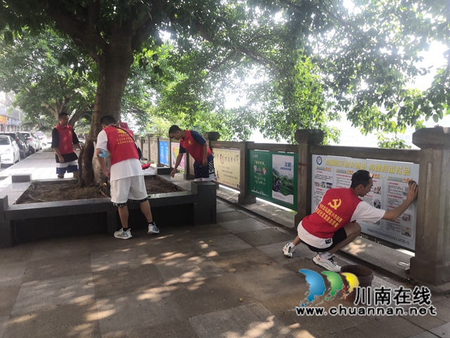 龙马潭区小市街道杜家街社区开展“河小青”志愿护河行动(图3) 龙马潭区小市街道杜家街社区开展“河小青”志愿护河行动(图3)