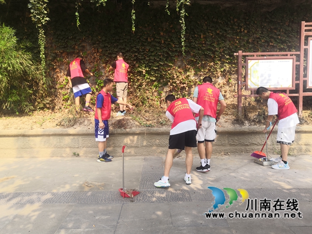 龙马潭区小市街道杜家街社区开展“河小青”志愿护河行动(图5) 龙马潭区小市街道杜家街社区开展“河小青”志愿护河行动(图5)