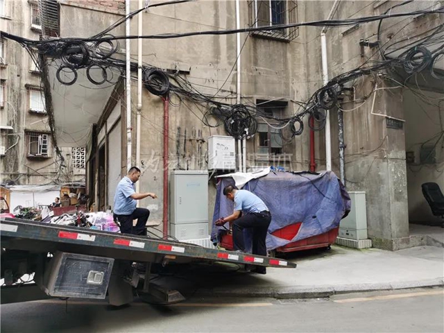 内江交警发出警告：车辆乱停，拖走“巡游”！(图2)