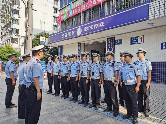 内江交警发出警告：车辆乱停，拖走“巡游”！(图4)