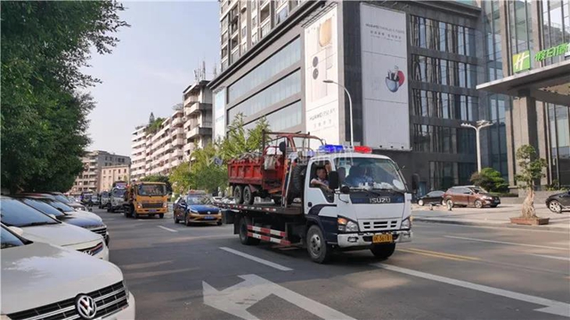 内江交警发出警告：车辆乱停，拖走“巡游”！(图5)