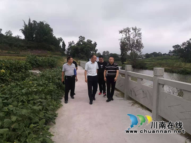曾一洴到泸县百和镇督导大鹿溪河长制工作(图1)