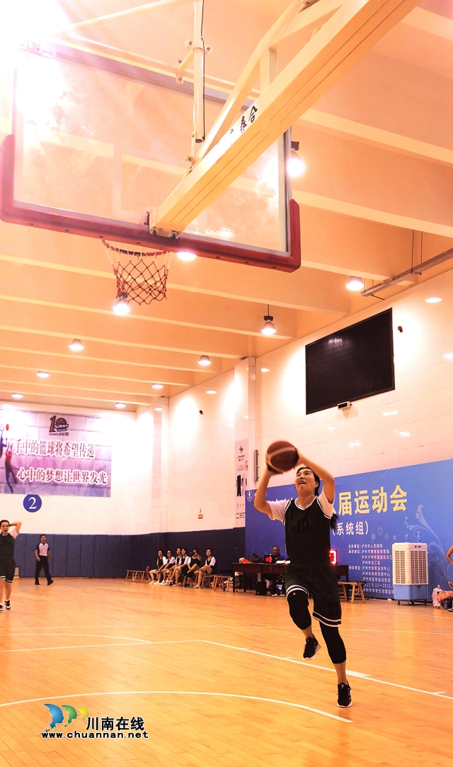 泸州市教体局获得市八运会篮球比赛系统组女子比赛冠军(图14) 泸州市教体局获得市八运会篮球比赛系统组女子比赛冠军(图14)