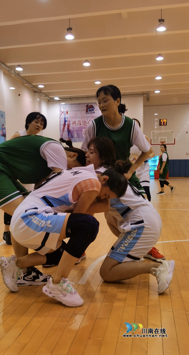 泸州市教体局获得市八运会篮球比赛系统组女子比赛冠军(图20) 泸州市教体局获得市八运会篮球比赛系统组女子比赛冠军(图20)