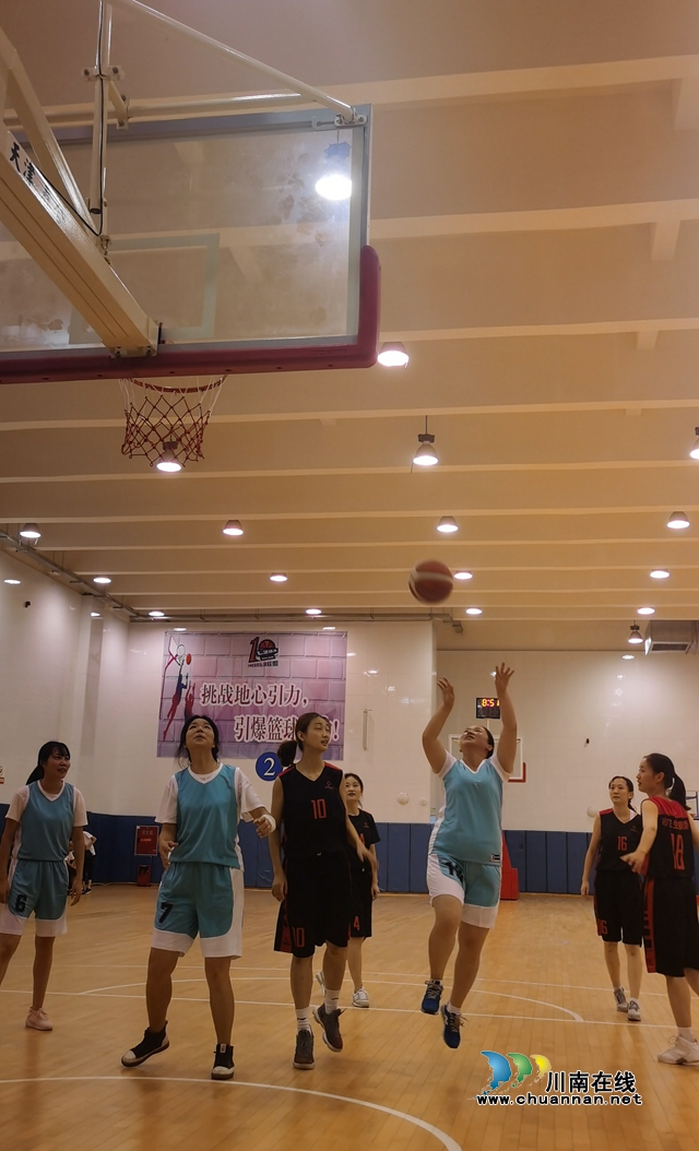 泸州市教体局获得市八运会篮球比赛系统组女子比赛冠军(图16) 泸州市教体局获得市八运会篮球比赛系统组女子比赛冠军(图16)