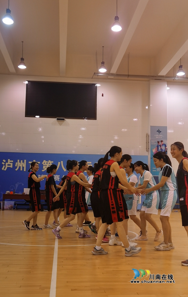 泸州市教体局获得市八运会篮球比赛系统组女子比赛冠军(图17) 泸州市教体局获得市八运会篮球比赛系统组女子比赛冠军(图17)