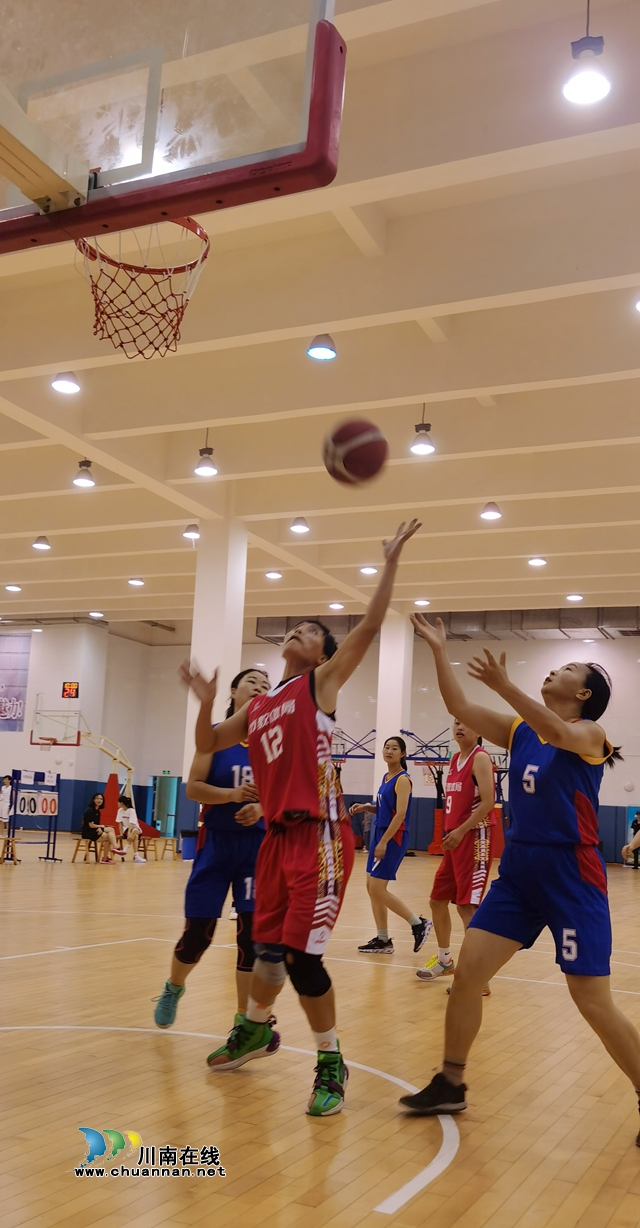 泸州市教体局获得市八运会篮球比赛系统组女子比赛冠军(图23) 泸州市教体局获得市八运会篮球比赛系统组女子比赛冠军(图23)