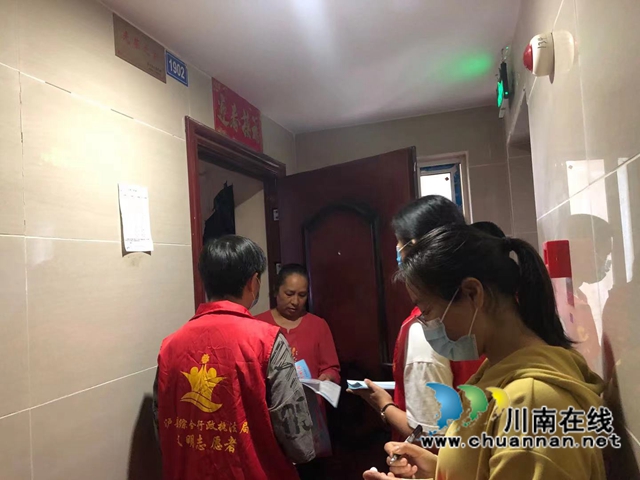 泸县综合行政执法局开展“文明行动日”志愿服务活动(图1)