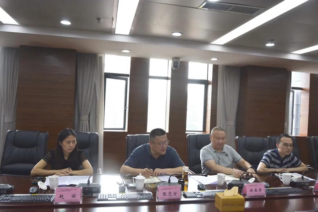 江阳区委常委、政法委书记张志方到江阳区法院调研(图3)