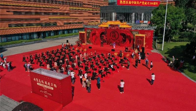 鼓乐开礼、同牢礼、合卺酒......泸州这场集体婚礼仪式感十足！(图1)