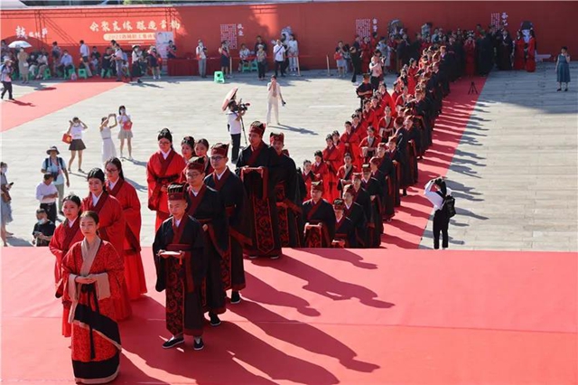 鼓乐开礼、同牢礼、合卺酒......泸州这场集体婚礼仪式感十足！(图5)