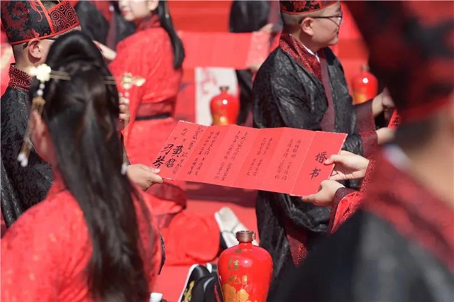鼓乐开礼、同牢礼、合卺酒......泸州这场集体婚礼仪式感十足！(图20)