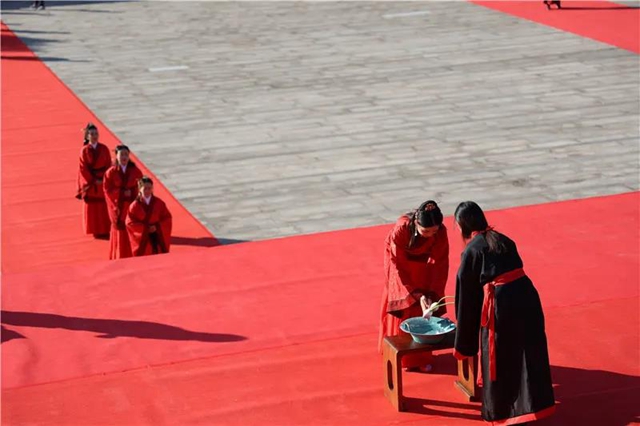 鼓乐开礼、同牢礼、合卺酒......泸州这场集体婚礼仪式感十足！(图25)