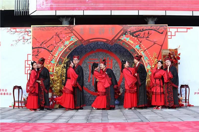 鼓乐开礼、同牢礼、合卺酒......泸州这场集体婚礼仪式感十足！(图26)