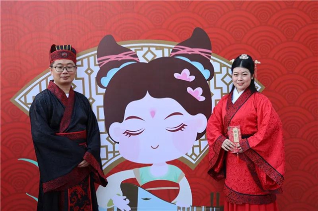 鼓乐开礼、同牢礼、合卺酒......泸州这场集体婚礼仪式感十足！(图33)