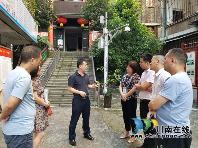 黄益权带队到龙马潭区小市街道调研区镇两级人大换届选举工作(图2) 黄益权带队到龙马潭区小市街道调研区镇两级人大换届选举工作(图2)