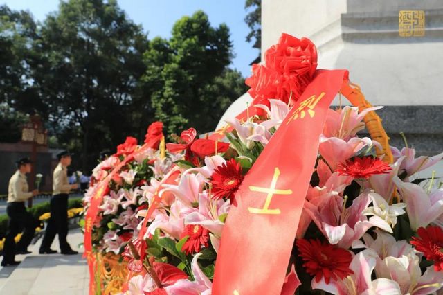 缅怀先烈丨泸州隆重举行向烈士敬献花篮仪式(图14)