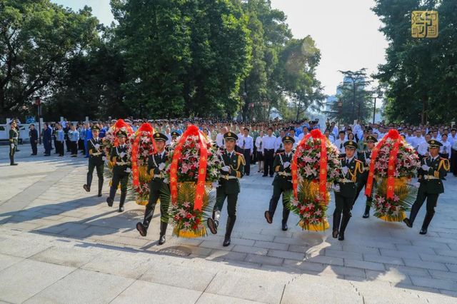 缅怀先烈丨泸州隆重举行向烈士敬献花篮仪式(图8)