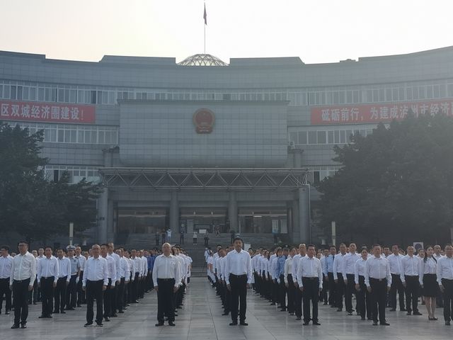 泸县举行2021年国庆升旗仪式(图3) 泸县举行2021年国庆升旗仪式(图3)