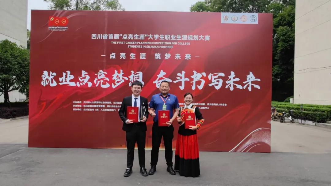 西南医科大学金川：坚守初心十四载，亦师亦友育良医(图8)