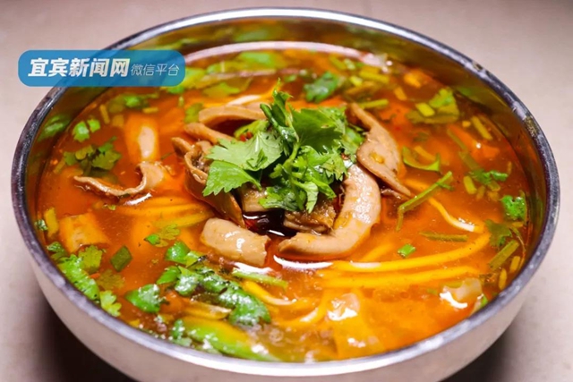 绝了！宜宾这几条美食街，没去过都不算真正的吃货!(图7)