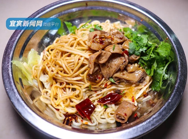 绝了！宜宾这几条美食街，没去过都不算真正的吃货!(图6)