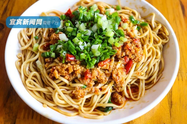 绝了！宜宾这几条美食街，没去过都不算真正的吃货!(图5)