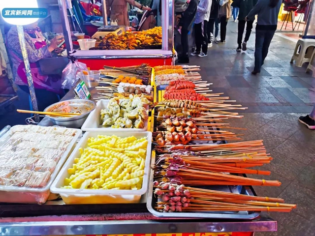 绝了！宜宾这几条美食街，没去过都不算真正的吃货!(图14)